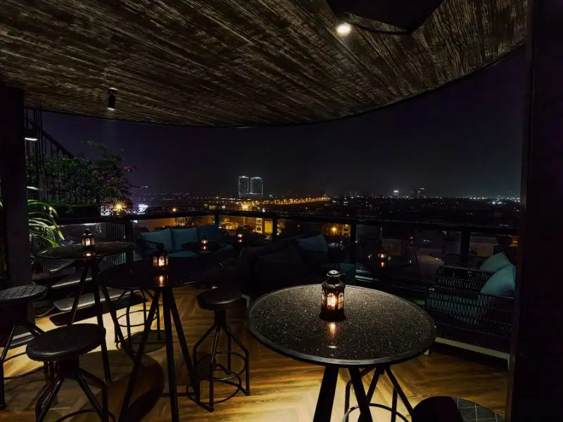Rooftop Bar Hà Nội countdown 2026