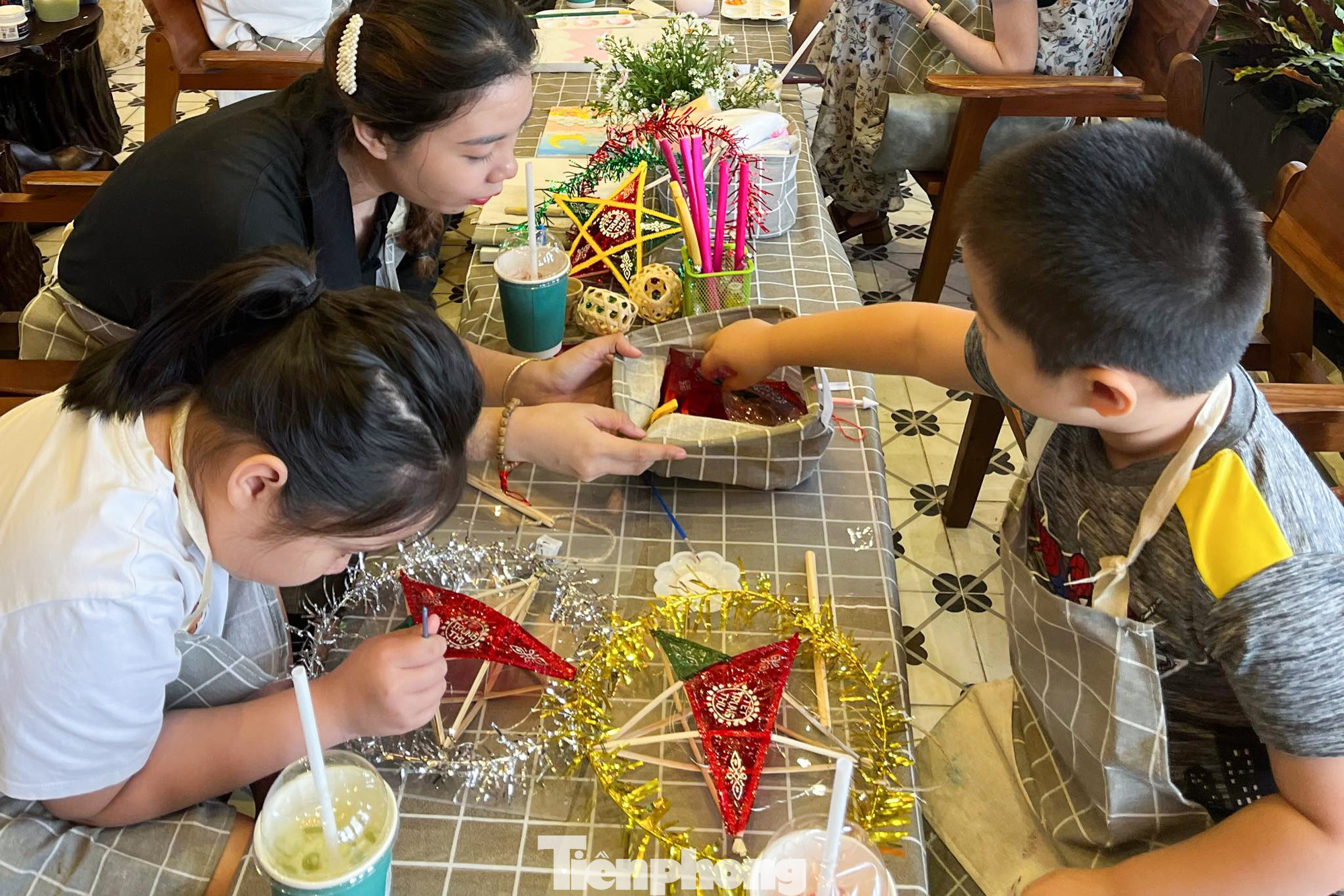 Gợi Ý Hoạt Động Làm Đèn Ông Sao Cho Trẻ Trong Tết Trung Thu 2026