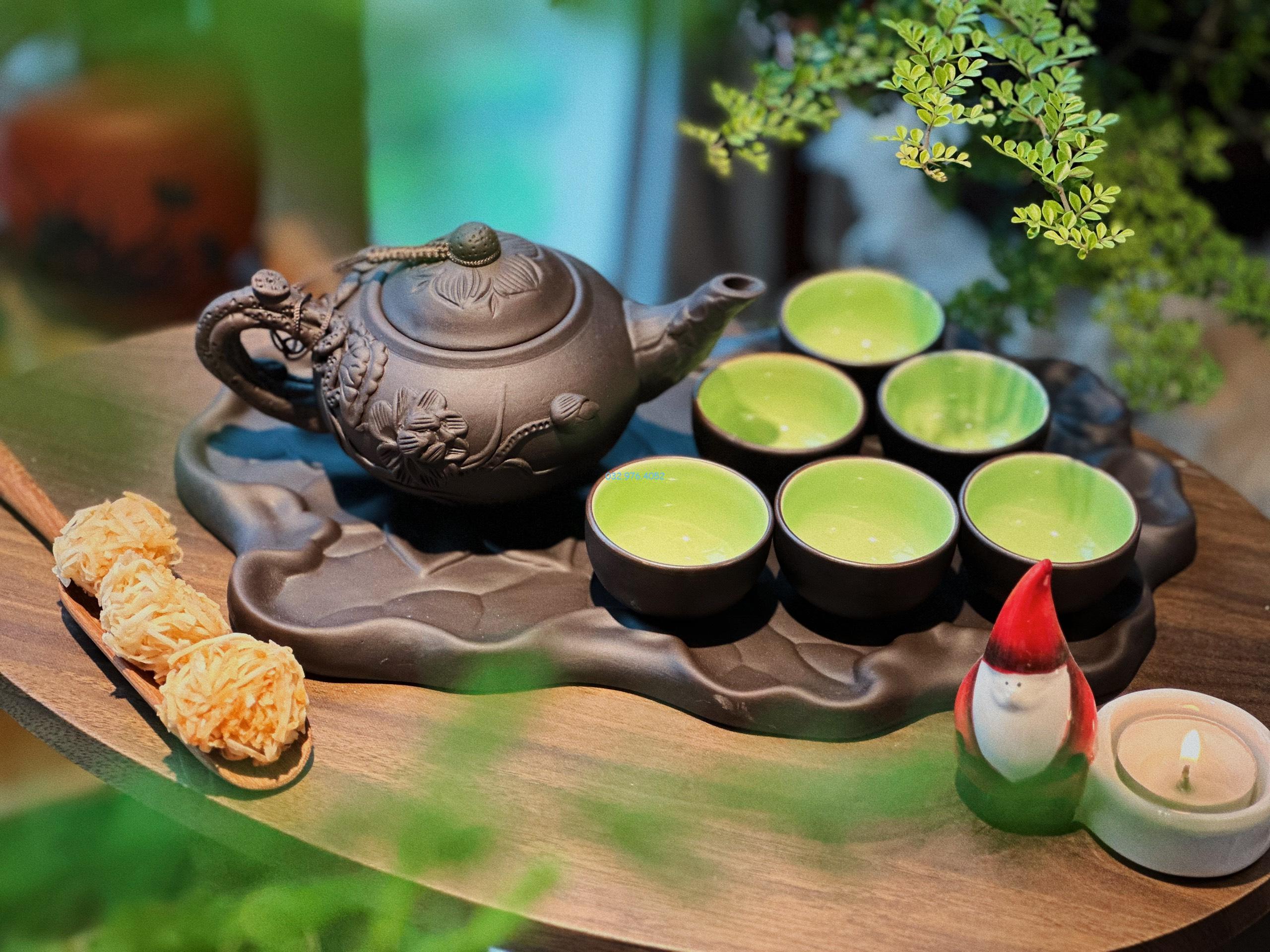 Bộ ấm chén gốm sứ nghệ thuật